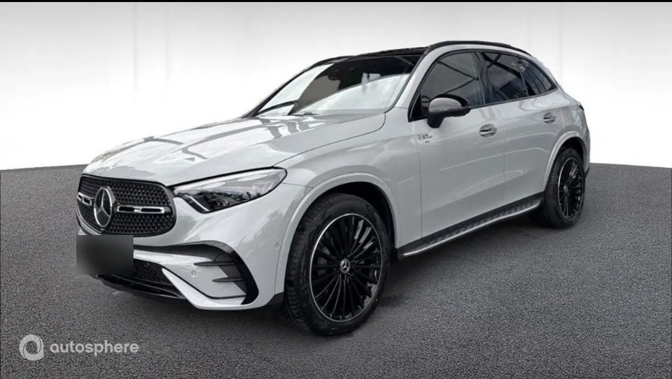 Mercedes GLC gris clair, vue de trois quarts avant