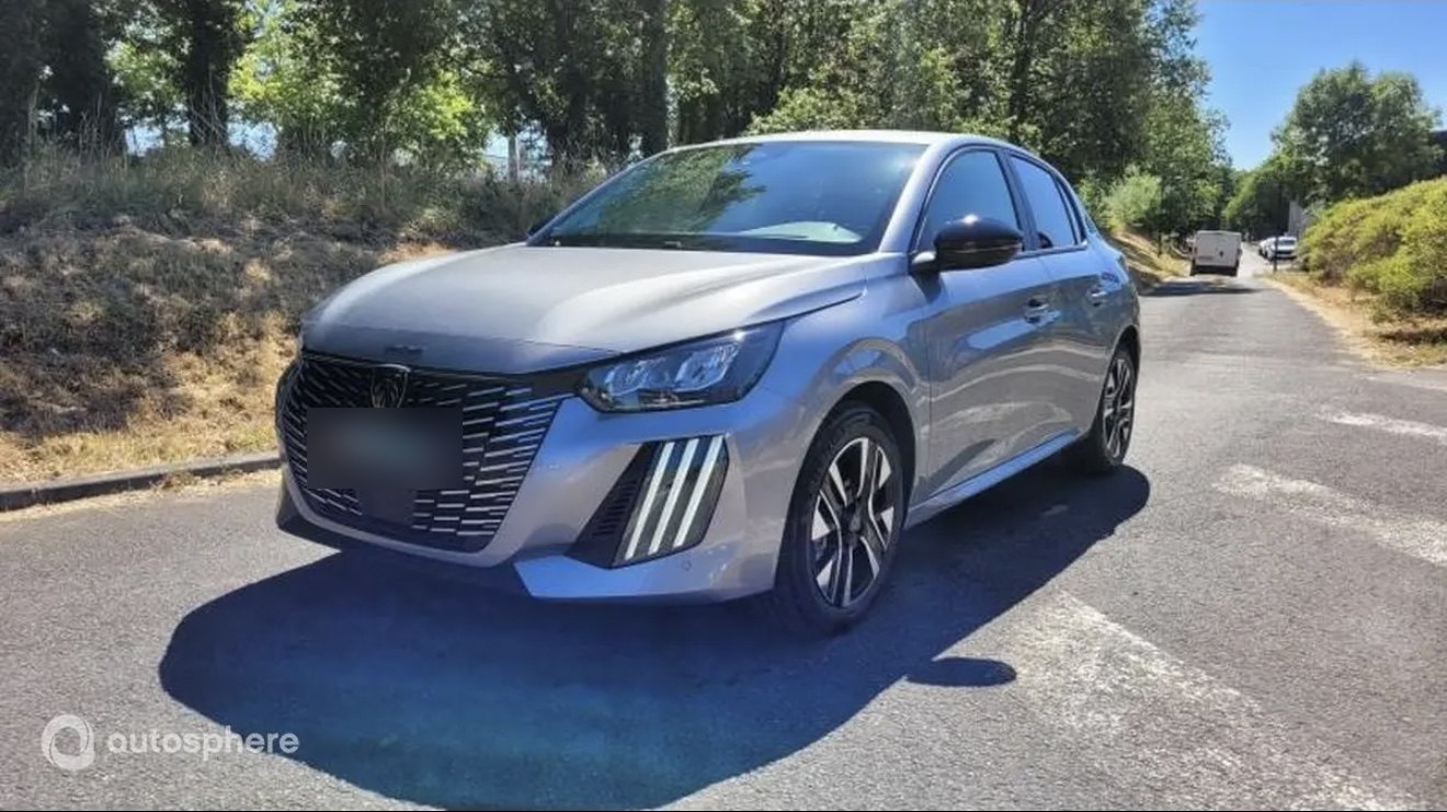 Peugeot 208 grise, vue de trois quarts avant