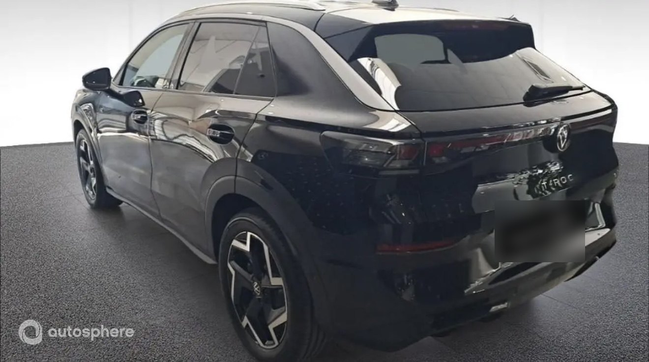 Volkswagen T-Roc noir, vue de trois quarts arrière